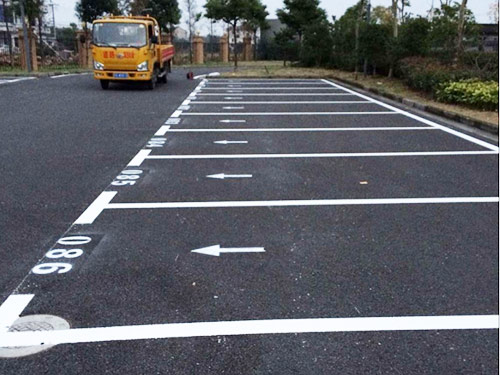 露天停車(chē)位_劃線工程